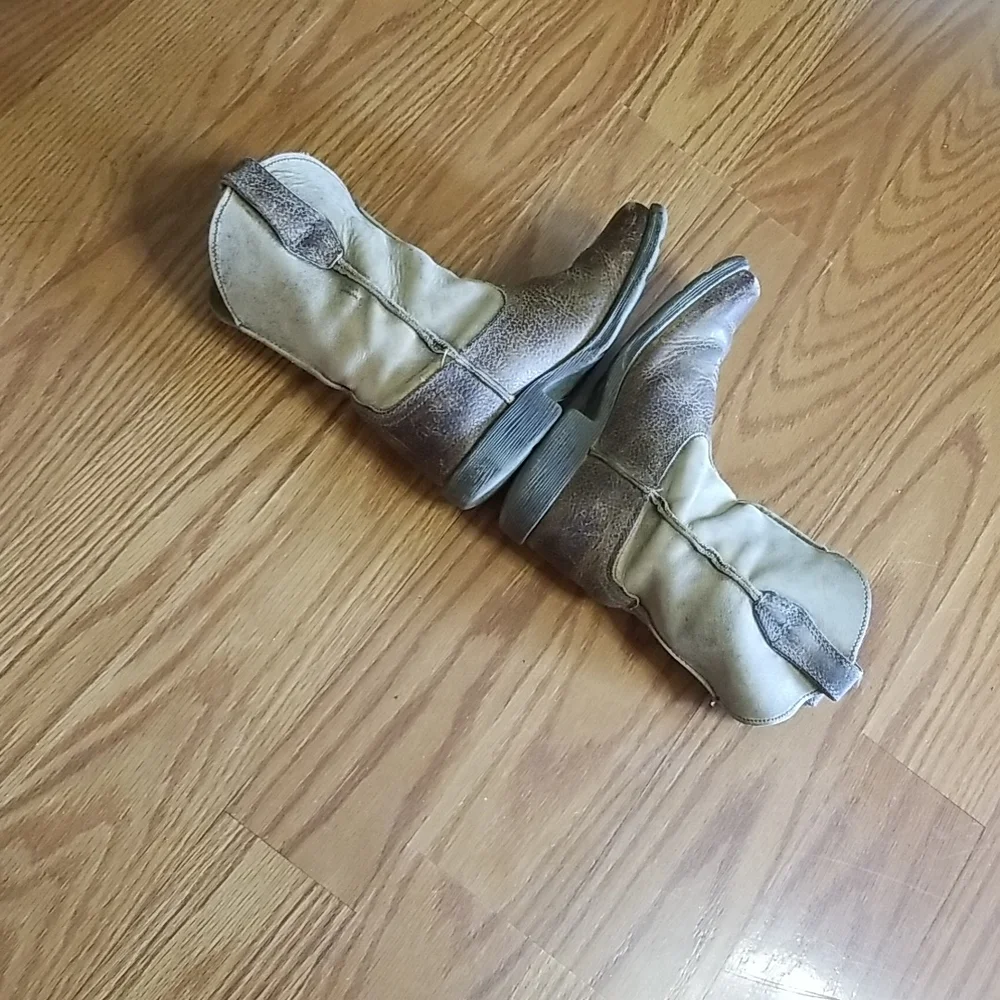 Ariat used lots